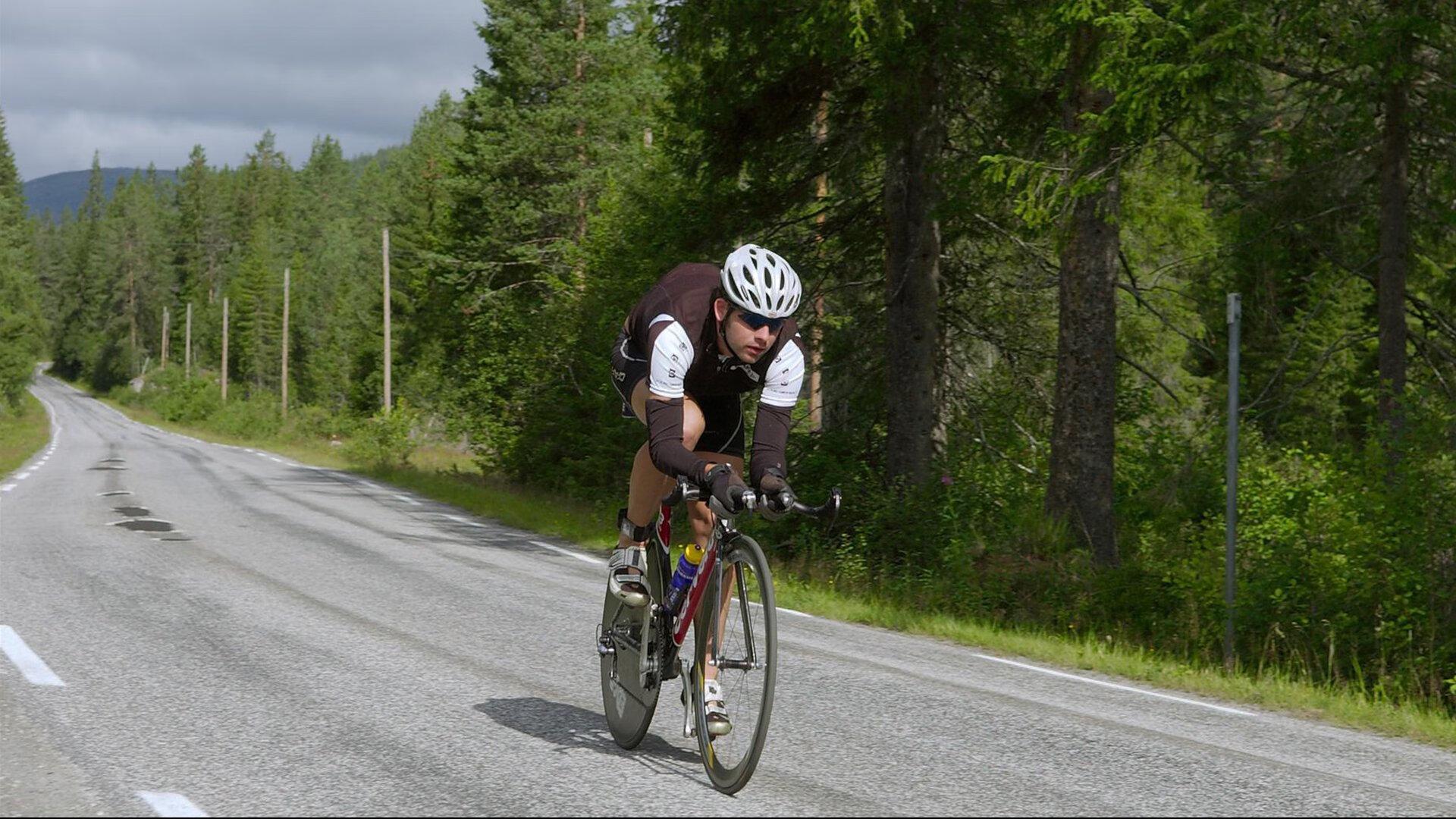 廖力生，全队凝聚争胜信念 国足赛场需勇气与智慧并重