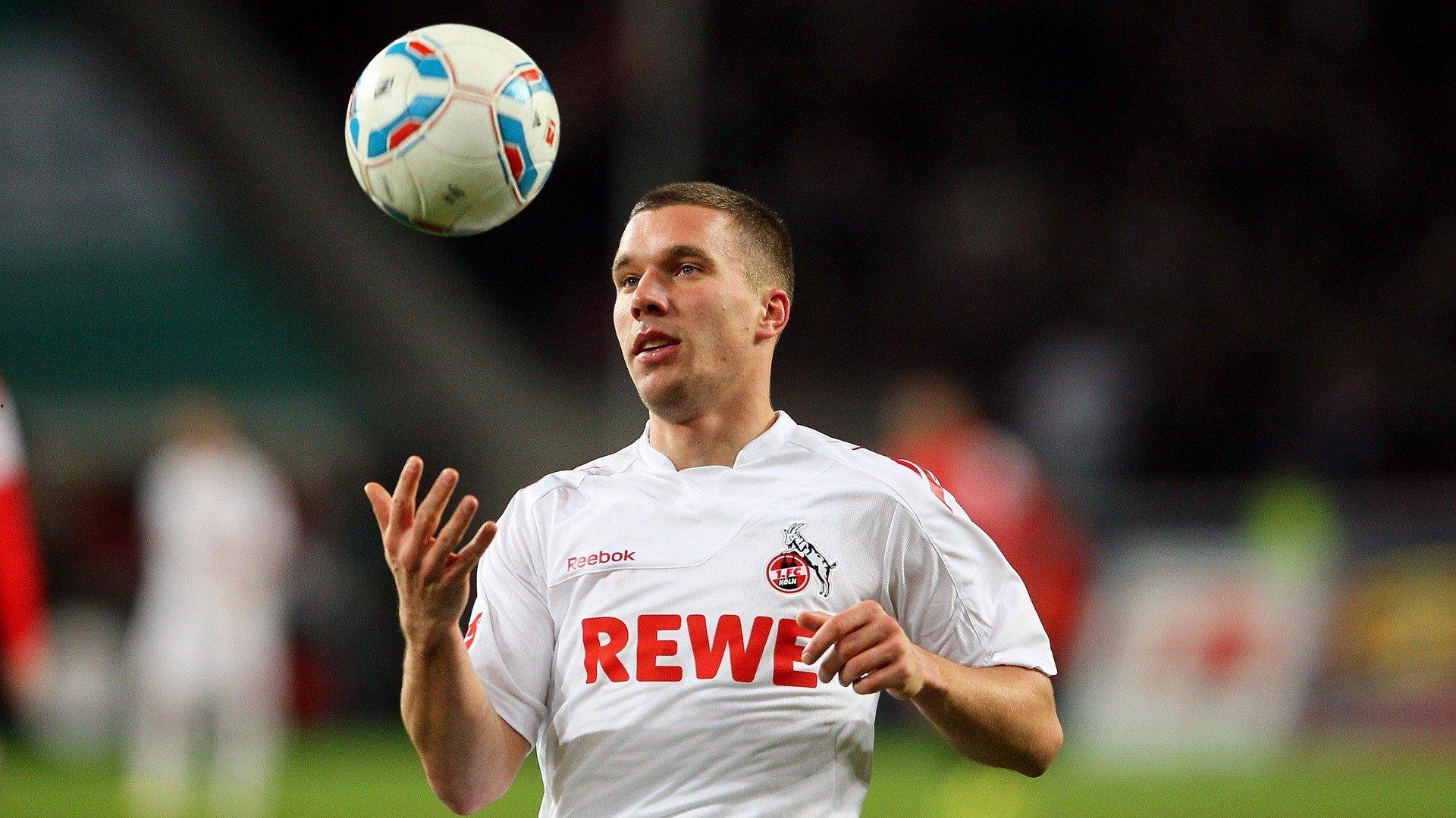 致敬传奇！多特蒙德官方商城限时免费为球迷印制11号罗伊斯球衣